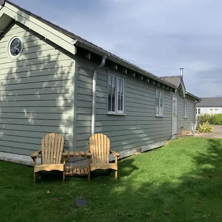 Salty Dog At The Bay Filey, Sleeps 4, 2 Dogs Welcome For Free Too Holiday home