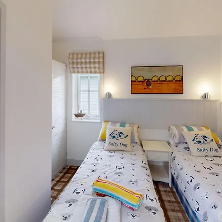 Holiday home Salty Dog At The Bay Filey, Sleeps 4, 2 Dogs Welcome For Free Too *
