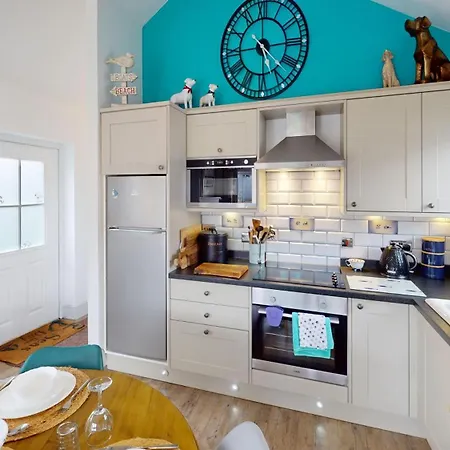 Salty Dog At The Bay Filey, Sleeps 4, 2 Dogs Welcome For Free Too 別荘 *