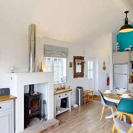 Salty Dog At The Bay Filey, Sleeps 4, 2 Dogs Welcome For Free Too 別荘