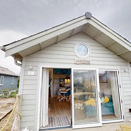 Salty Dog At The Bay Filey, Sleeps 4, 2 Dogs Welcome For Free Too 別荘 ファイリー