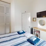 Salty Dog, The Bay, 2 Bedrooms With Ensuites, Parking For 2 Cars, 2 Dogs Welcome * Filey