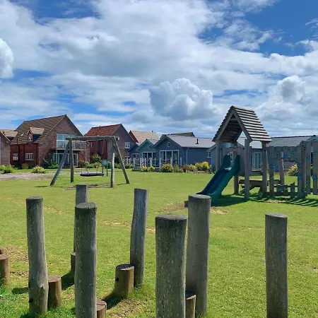 Salty Dog, The Bay, 2 Bedrooms With Ensuites, Parking For 2 Cars, 2 Dogs Welcome Filey