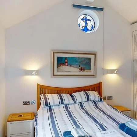Salty Dog, The Bay, 2 Bedrooms With Ensuites, Parking For 2 Cars, 2 Dogs Welcome Feriehus